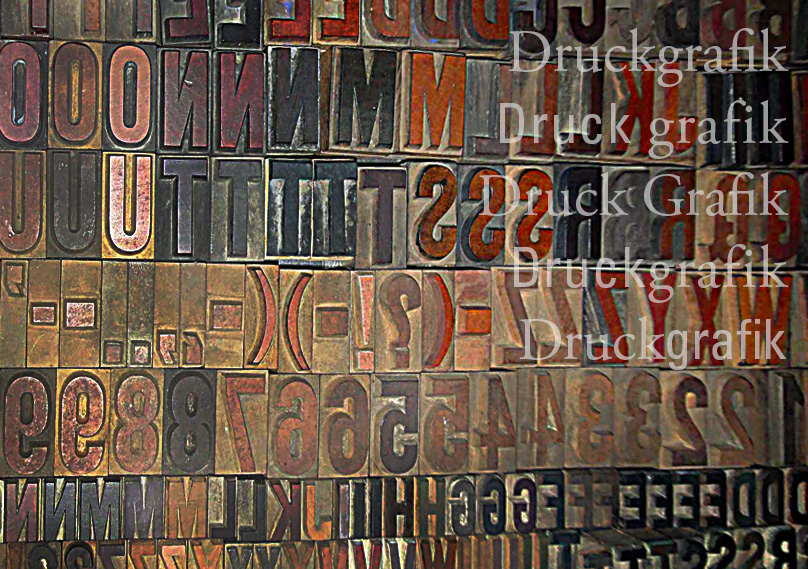 Platten mit Buchstaben und Zahlen. Platten mit Buchstaben und Zahlen.
